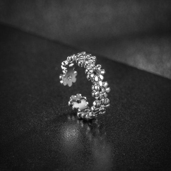 NWOT Silver Flower Toe Ring - Picture 6 of 9